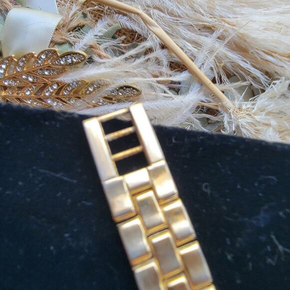 Vintage Jones New York Gold Quartz Watch Square Face Retro Bracelet Gift Her - Picture 5 of 9